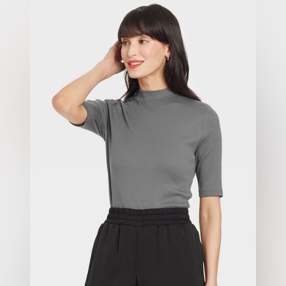 🩶 NWT! Gray Mock Neck Top - Picture 1 of 3